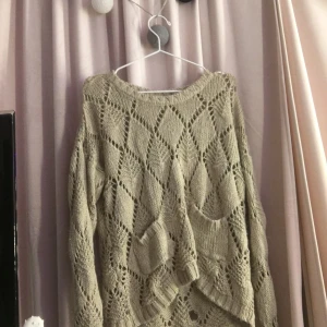 Stickad tröja - Fin stickad tröja som jag aldrig använder pga att den är lite för stor för mig 