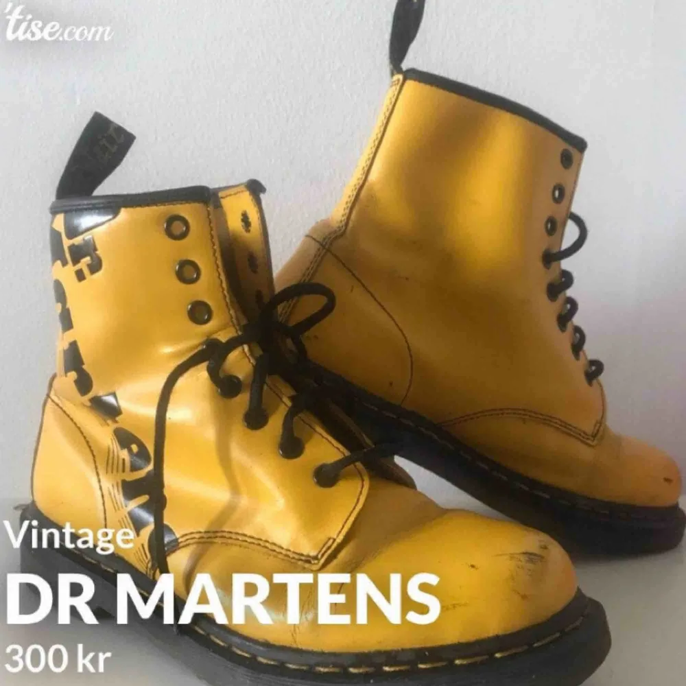 Vintage DR Martens. Pris kan diskuteras vid enkel och smidig affär⭐️💛. Skor.