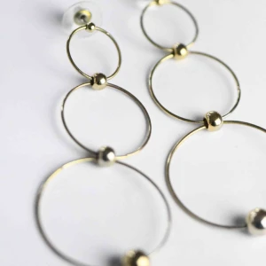  - Skitfina örhängen!!!! I unik design- om jag får säga det själv! Guld/silver. 