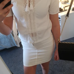 Off shoulder t-shirt - Strl XS/S. Jag är 170.5cm och det sitter bra. Bra resår. Smsa till 0703373834 