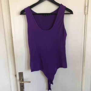  - Body från NLYONE. Använd en gång och det är är när bilden är tagen. Säljs då den inte kommer till användning! Köparen står för frakt 🤠