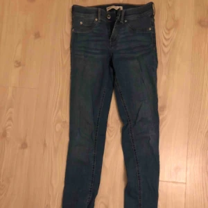  - Jeans från Gina i modellen Alex