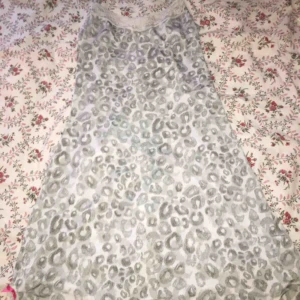  - Nattklänning/pyjamas i mjukt material från Lindex. Använd en gång och kommer inte till användning. Storlek Small.  - Köparen står för frakt!
