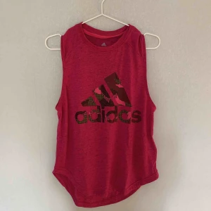  - Linne, bra skick. Färgen är mörkrosa/lila 