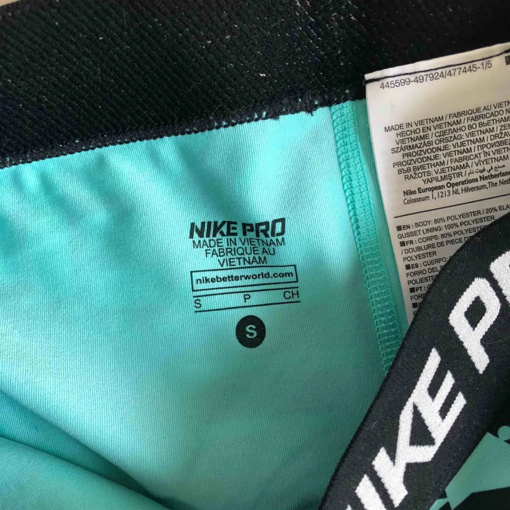 Super snygga Nike PRO shorts i storlek S. 150kr med frakt. Aldrig använda! . Shorts.