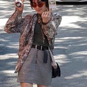  - Intressekoll på min leopard skorta, den är urgullig och passar nästan till allt, köpt på beyond retro för ca 300kr, sitter lite oversize på mig som är en liten sx💞
