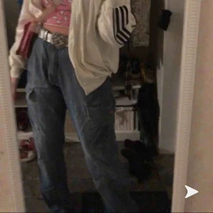  - Säljer dessa jeans som passar mig som brukar ha M 💕