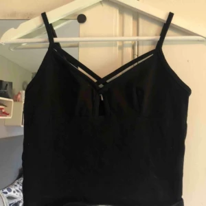  - Topp/Linne från bikbok , frakt tillkommer!💛 Köpt för 3år sen, använt fåtal gånger, fint skick! 