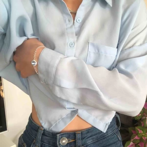  - Jättesöt skjorta. Storlek 158 men jag är XS och den sitter bra på mig (oversize), så den skulle passa även på S och M beroende på hur man vill att den ska sitta🌸