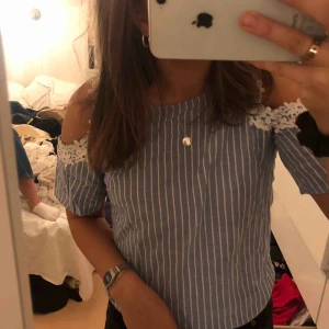  - En gullig blus som tyvärr aldrig används. Köparen står för frakt