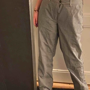  - Säljer dom här sjukt coola rutiga byxorna, det är i bra skick och jag har inte använt dom så mycket 