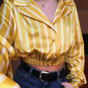 Randig blus - Supersöt randig skjorta från bikbok  som knappt e använd.  Frakt tillkommer