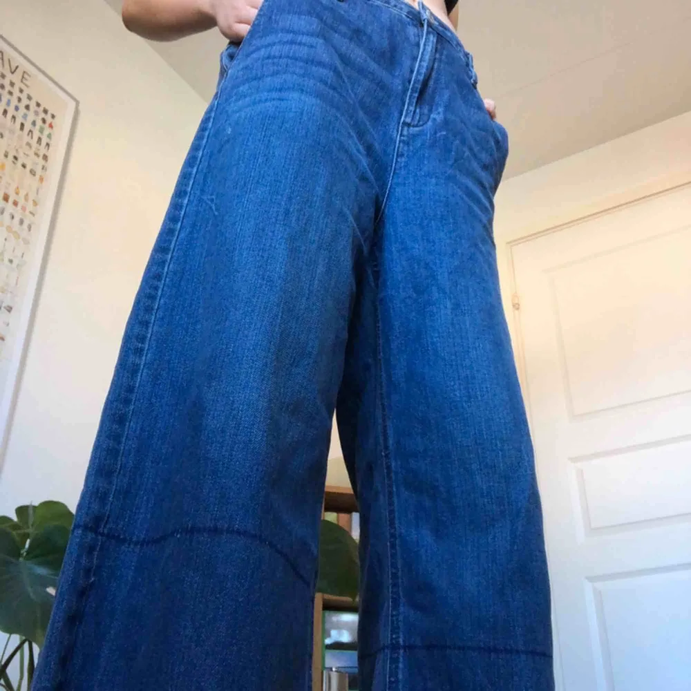 Blåjeans i strl 38. Lite stora för mig som i vanliga fall brukar ha 34/36. Köpare står för frakten.. Jeans & Byxor.