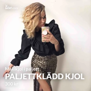  - En champagnefärgad pryl helt klädd i paljett, dessvärre aldrig fått bli använd (förutom på bild). 