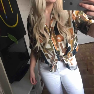  - Svincool skjorta, okänt märke. Bra skick