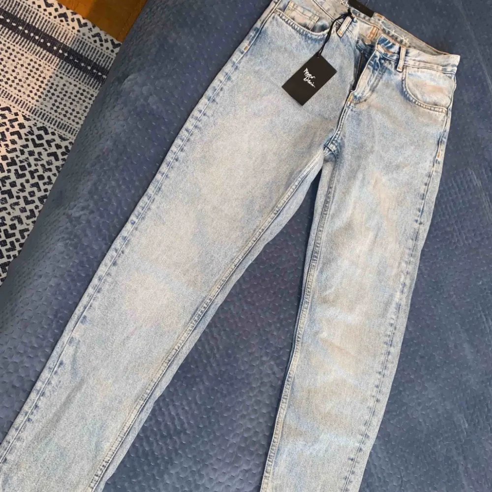 2 st. Denim Jeans nya Never Denim Strl XS Två för 600 kr Ny pris 599/st. Jeans & Byxor.