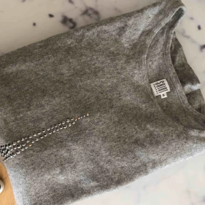  - Tröja i fin kvalitet från StTropez. Nyskick aldrig använd. 