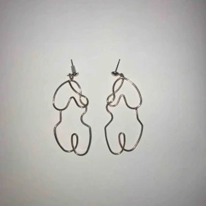  - Guldiga örhängen 