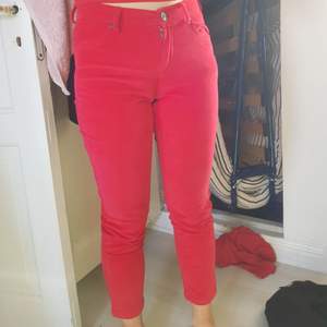 Super cute in great condition small-size pants.