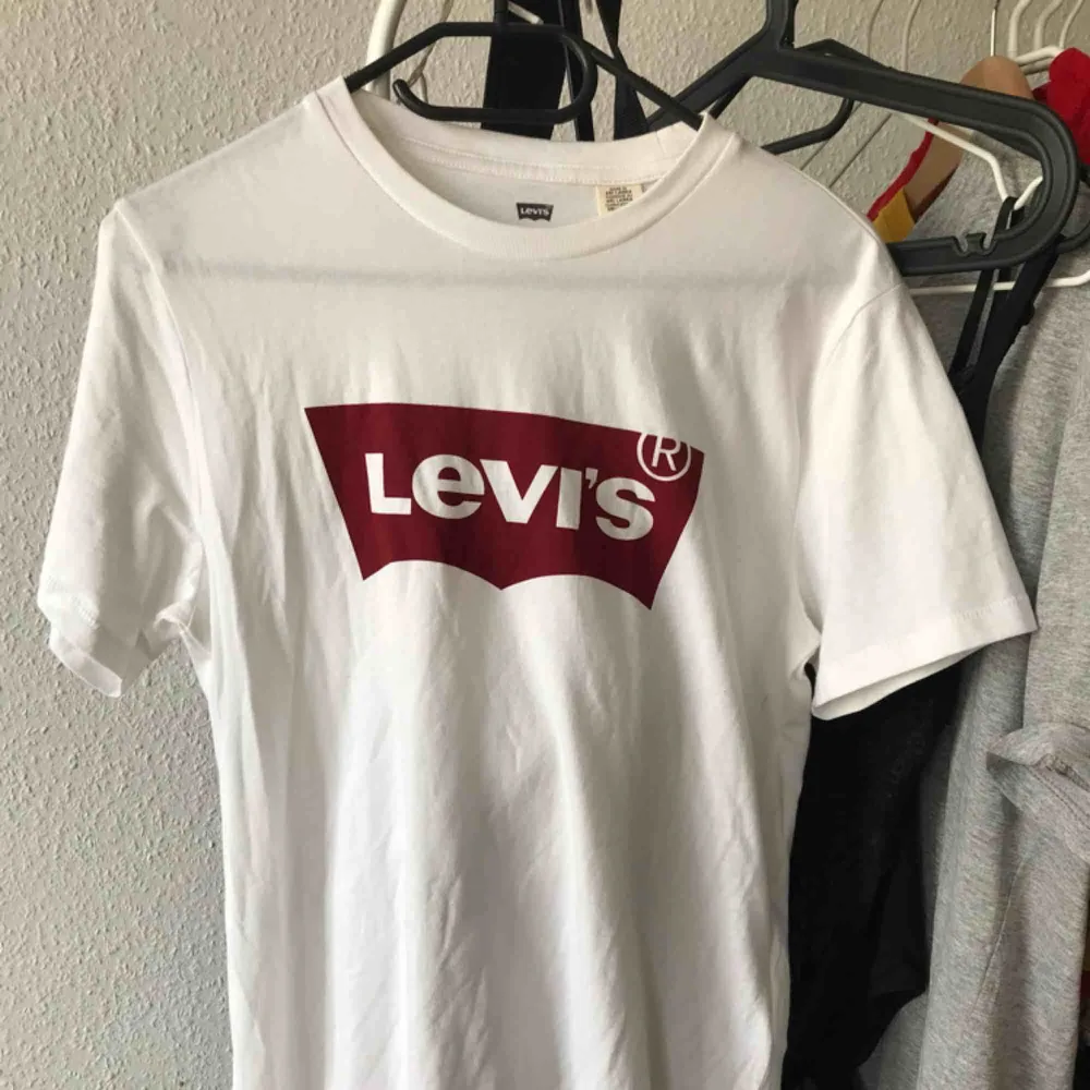 Levis t-shirt, aldrig använd.. T-shirts.