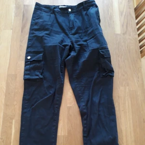  - Säljer mina älskade Cargopants från Madlady eftersom de längre inte är min stil. Köparen står för frakten men jag kan mötas upp i Kalmar området. Hör av dig om du är intresserad eller har frågor !! :D