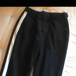  - Kostymbyxor från Zara i strl S. Priset är inklusive frakt✨