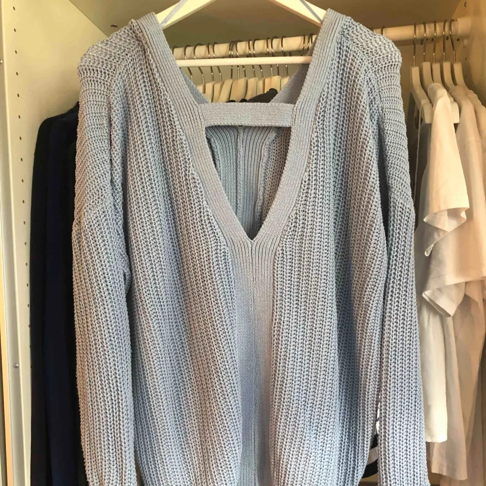 Köpte denna tröja på Gina för två år sedan för ca 100kr, använd max 3 gånger, köparen står för frakten eller kan mötas i Göteborg ⭐️. Stickat.