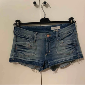 Shorts - Shorts i storlek 36, fin skick, finns i Odenplan Stockholm. Kan skicka via post