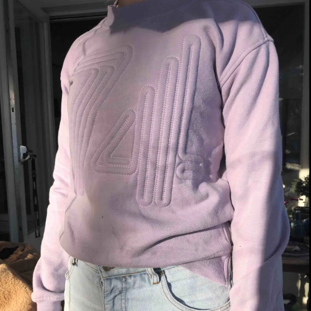 Mysig sweatshirt i härlig färg från Cubus. Den är XS men passar även S fint. Kan skicka mer bilder om det önskas. Köparen står för frakt.. Tröjor & Koftor.