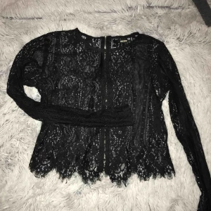  - Fin spets tröja, prefekt för fest🔆 100 kr och köparen står för frakten🔅