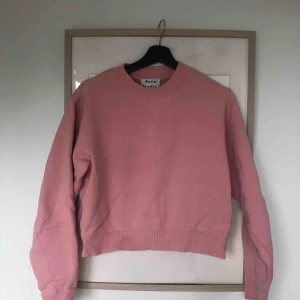  - Rosa tröja med dragkedjor på sidan