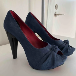  - Blåa klackar🦋 säljer pga inte min stil längre!