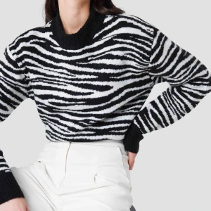  - Den populära stickade tröjan från NAKD, köpt för 499kr säljes pga brist av använding, inga fel på