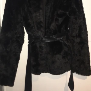  - 36/38 ONESIZE

Till salu igen efter oseriöst köp! 
Först till kvarn. Kan tas med till Stockholm, Norrköping eller Linköping. Hör av er vid fler frågor!

OBS! Ej äkta päls