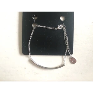  - Nytt armband i silverfärg!   Köparen betalar frakt om avhämtning inte funkar, swish finns.