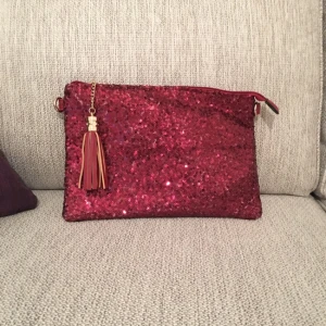  - Helt ny fin glittrig röd fest väska