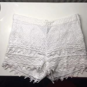  - Fina virkade shorts från h&m. Dragkedja i sidan. 