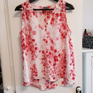  - Blus från Ginatricot 