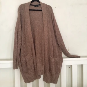  - Mysig kofta köpt på Urban Outfitters i LA. Skön och inte stickig. 