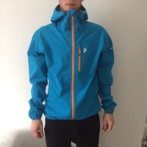  - Vindjacka från Peak Performance. Nyskick. 