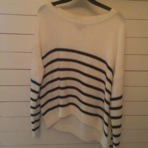  - Stickad tröja från Carlings