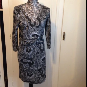  - Ursnygg klänning från bikbok! Prislapp kvar, inte ens provad.