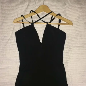  - Super snygg klänning från Make way/bubbleroom, tajt på alla rätta ställen, lagom urringning och snygg snörning 