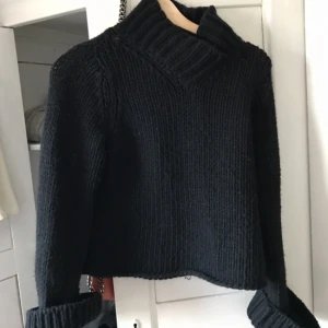  - Stickad polotröja