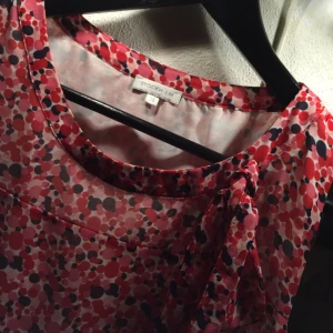  - Super fint Linne från Stockh lm i storlek 38. Väldigt älskad och sparsamt använd. Säljes på grund av den blivit lite för stor. Frakt är inräknat i priset☺️😍
