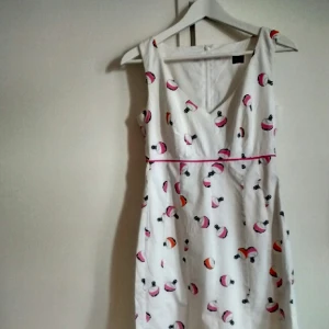  - Perfekt sommar klänning JOOP. Skickas ej.
