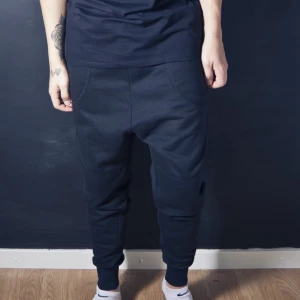  - Oöppnade, oanvända, med taggar kvar!
Råkade köpa dubbla par och tänkte se om någon här är intresserade utav dessa THFKDLF mjukisbyxor. Köpta för ca 500kr plus frakt.
Storlek Medium.
