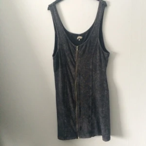  - Köpt från bikbok 
Fint skick 

Frakt kostnad tillkommer