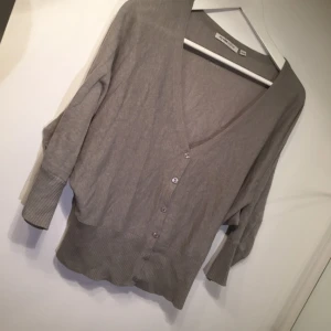  - Kofta från lindex. Använd men fint skick. Swishbetalning, frakt tillkommer. 