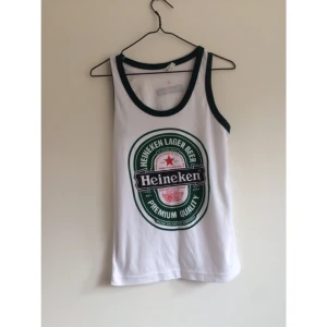  -  Coolt Heineken linne i storlek S. Frakt 42kr✨